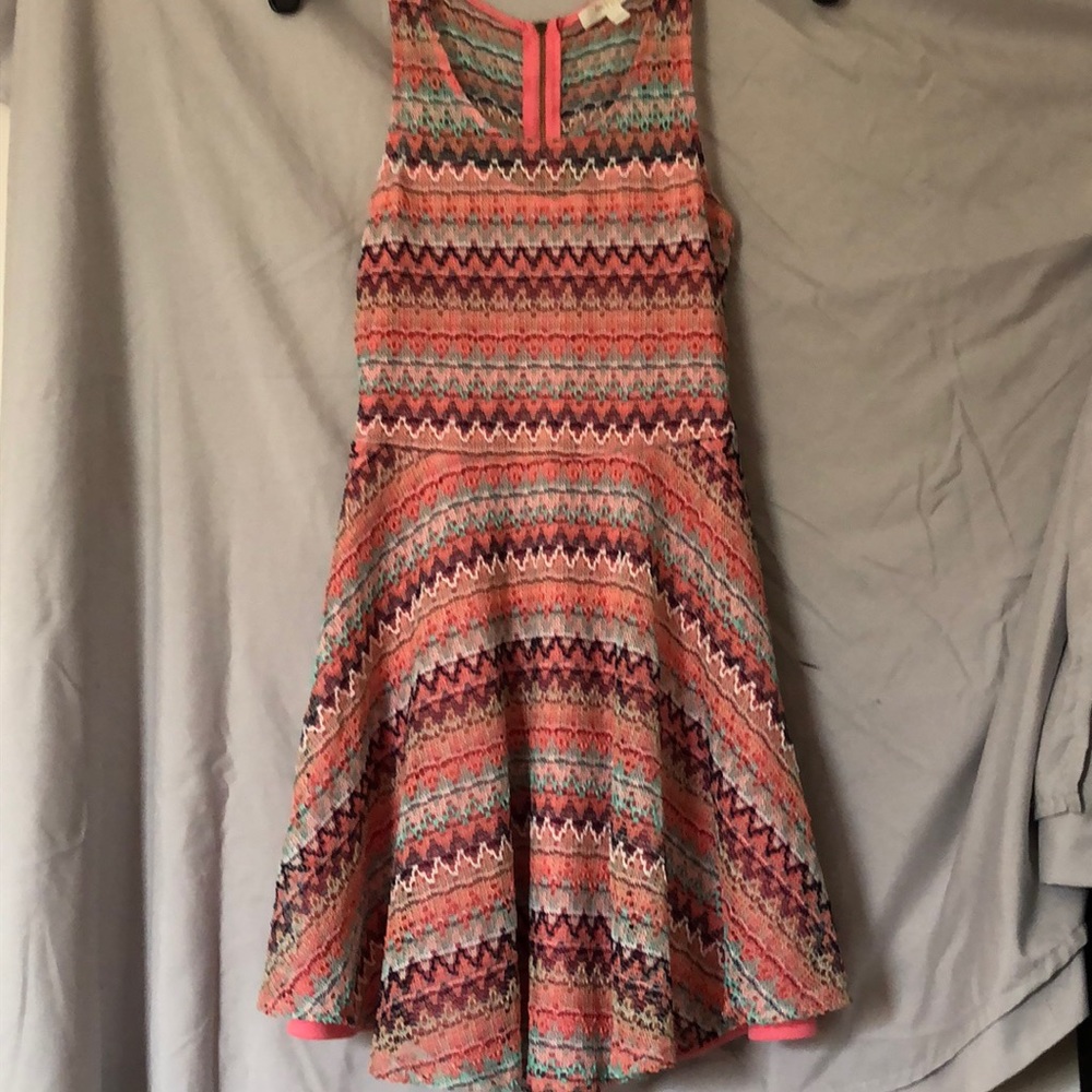 Sleeveless dress.